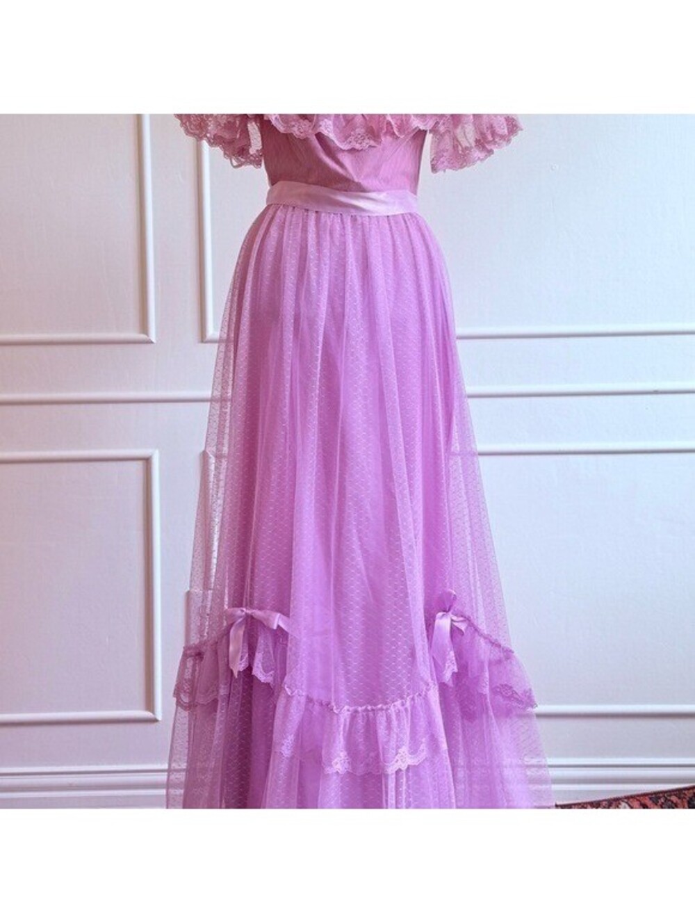 Vintage Lilac Lace Evening Gown | Vintage Prom Dress | French Dress up - Picture 7 of 10